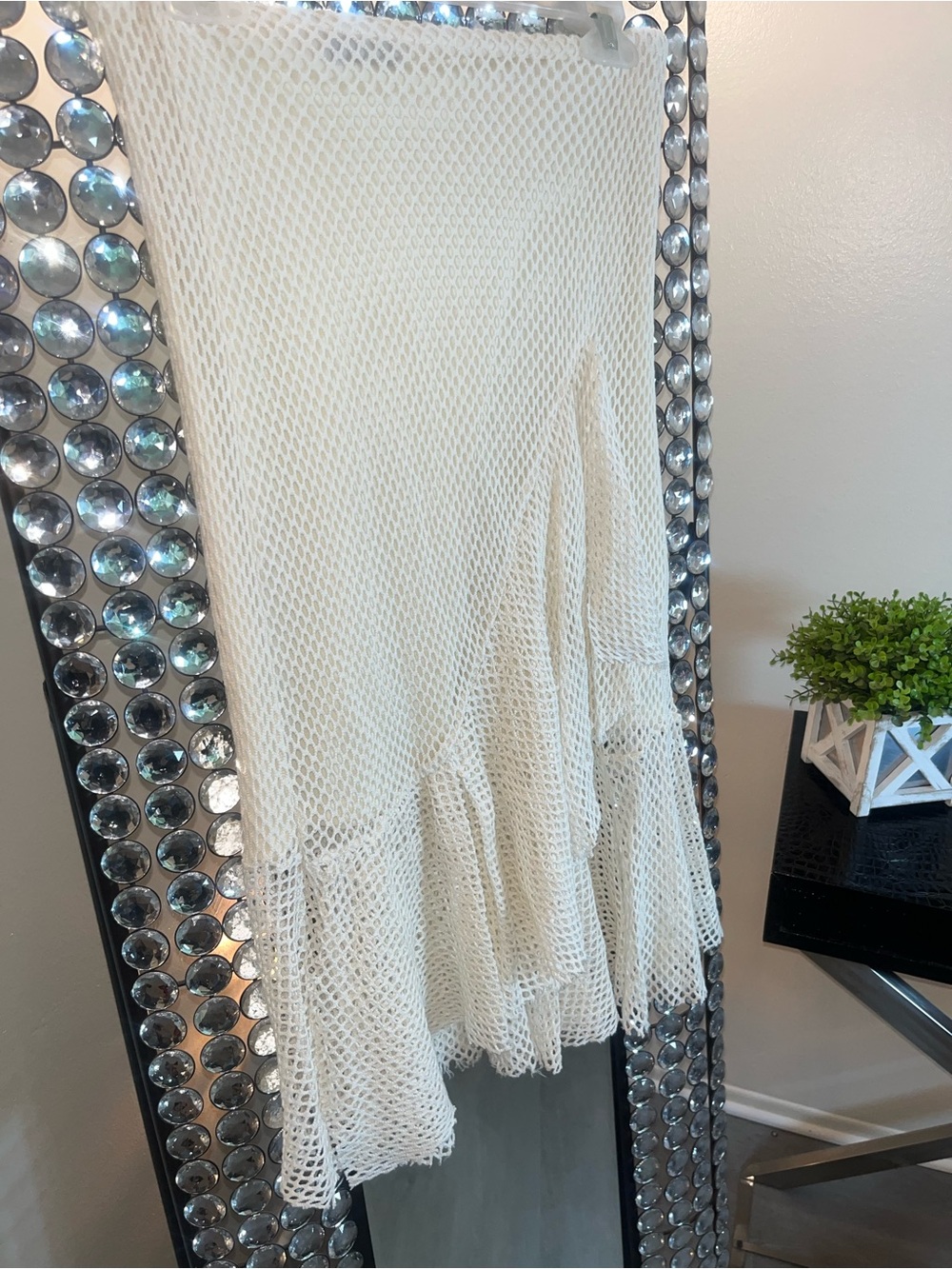 Beautiful Cream Zara Mesh Skirt Size Medium